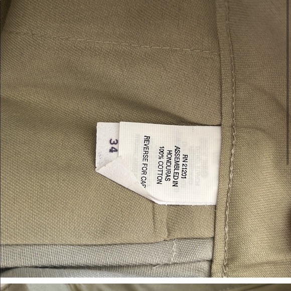 Mens like new khaki shorts - Picture 2 of 4